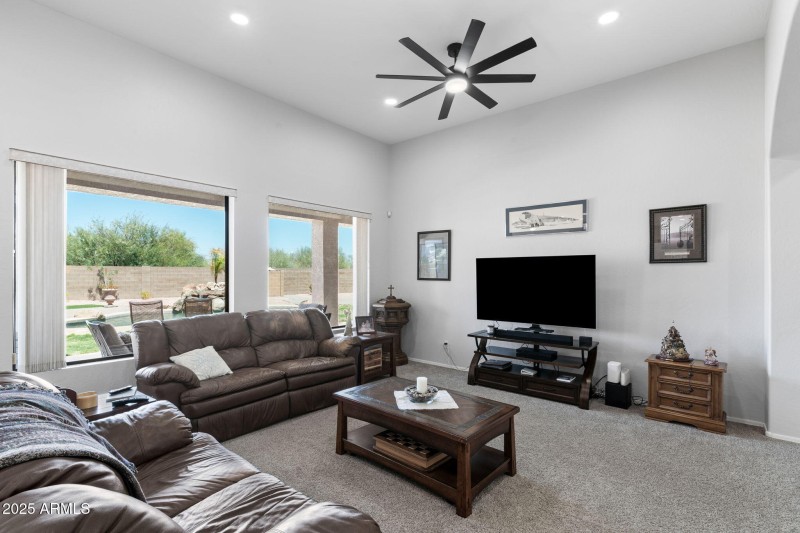 12__11518 E Enrose St