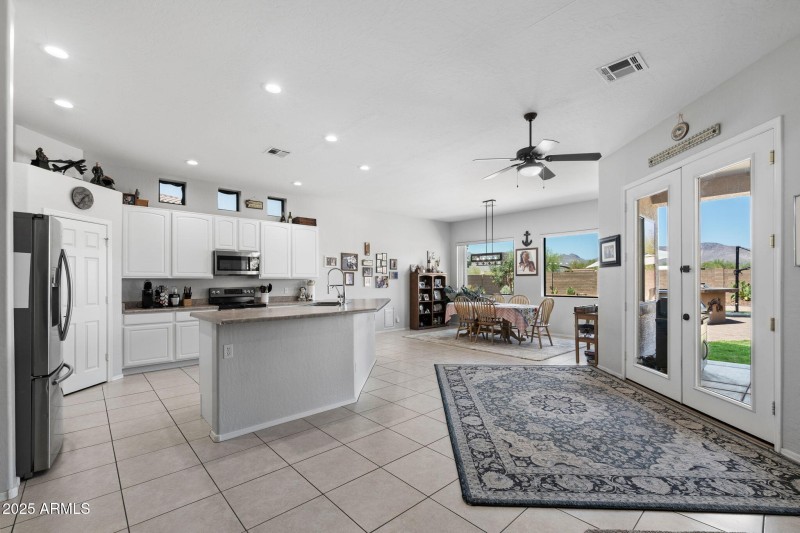 15__11518 E Enrose St