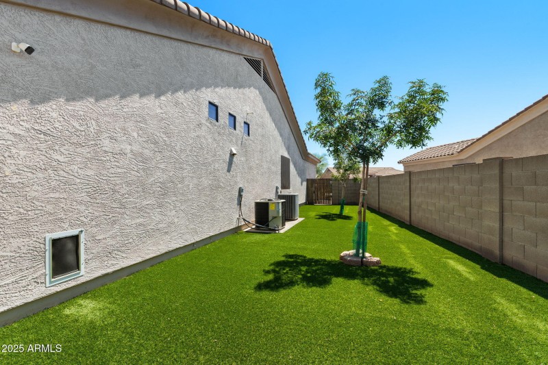 36__11518 E Enrose St