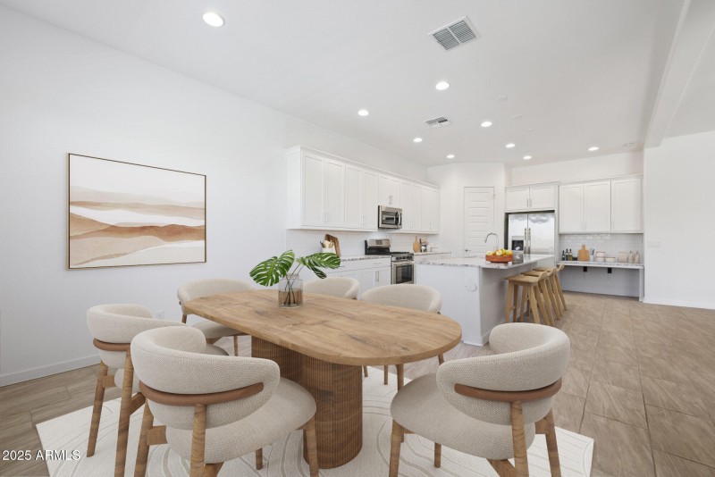 Dining Virtually Staged