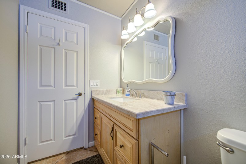 Bathroom 2-pic 3
