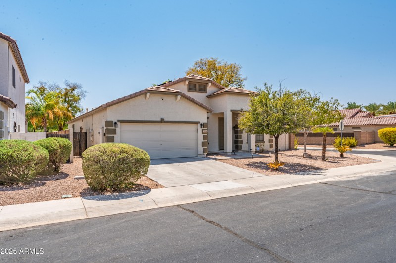 43579 W Sansom Dr-3