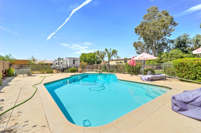 9511 E Gary Rd-18