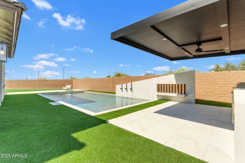 163_181_a4m_luxtwins