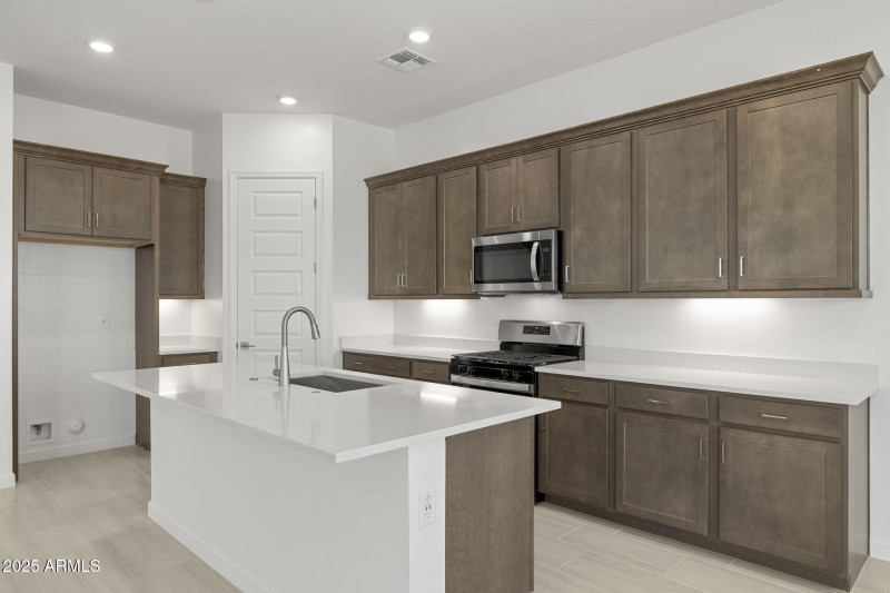 16-web-or-mls-1746-e-questa-dr