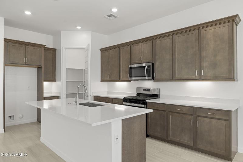 17-web-or-mls-1746-e-questa-dr