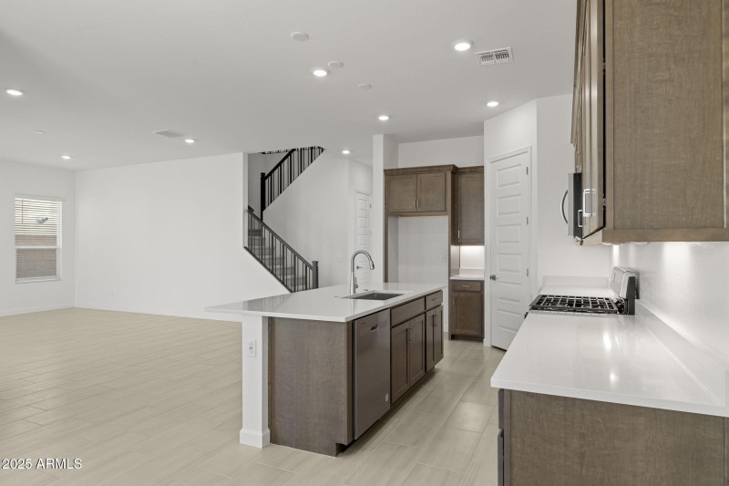 18-web-or-mls-1746-e-questa-dr