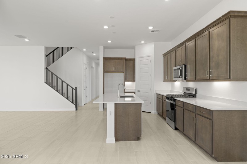 21-web-or-mls-1746-e-questa-dr