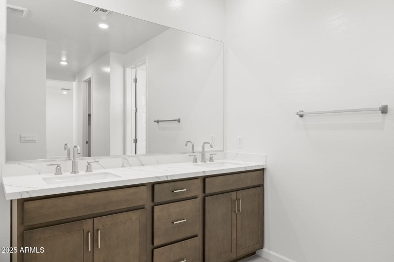 36-web-or-mls-1746-e-questa-dr
