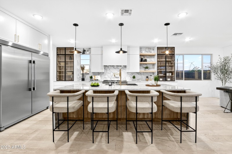 82_152_456_a4m_luxtwins