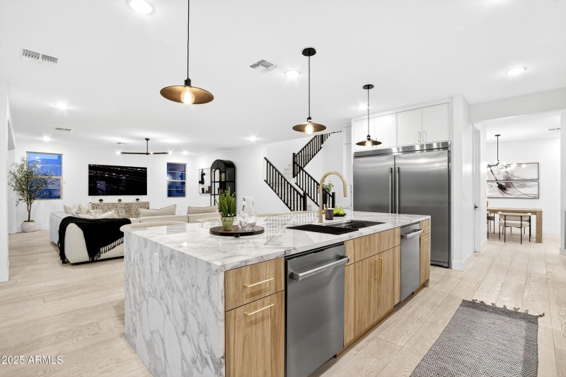 85_155_463_a4m_luxtwins