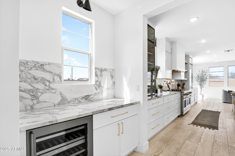 64_131_391_a4m_luxtwins