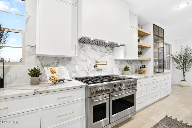 87_157_470_a4m_luxtwins