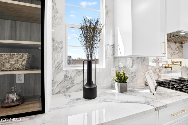 60_126_376_a4m_luxtwins