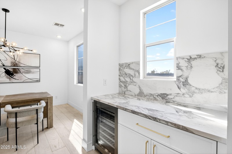 63_130_389_a4m_luxtwins