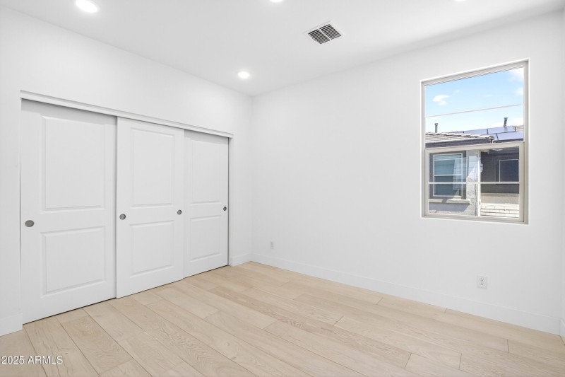 145_054_162_a4m_luxtwins