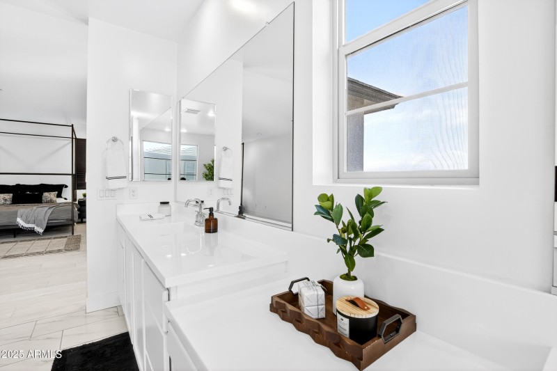 140_043_129_a4m_luxtwins