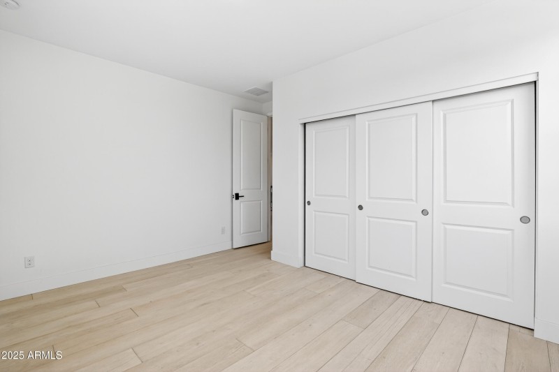 150_013_037_a4m_luxtwins