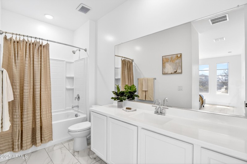 96_009_025_a4m_luxtwins