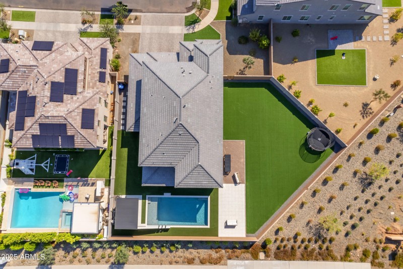 187_523_a4m_luxtwins