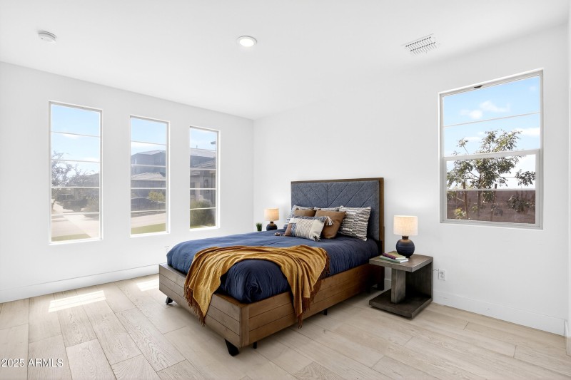 93_006_018_a4m_luxtwins