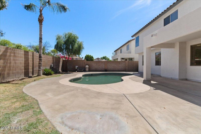 47-Back yard & pool