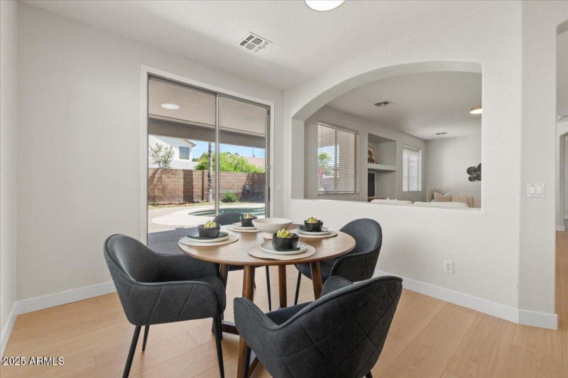 22-Breakfast nook