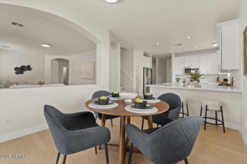 23-Breakfast nook