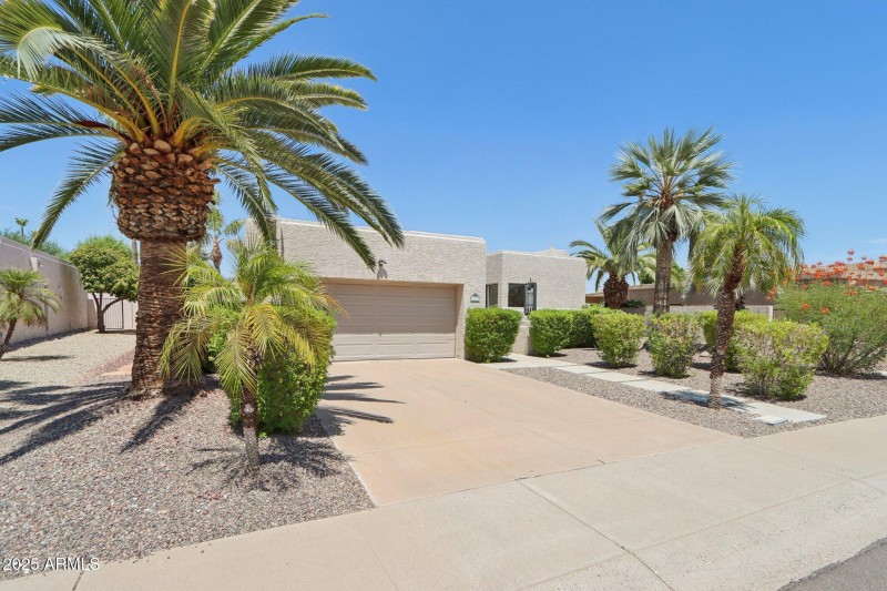 1-web-or-mls-E Kelton Ln-S0708-001