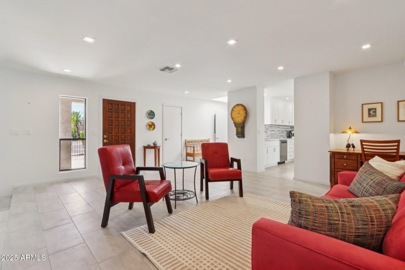 12-web-or-mls-E Kelton Ln-S0708-012