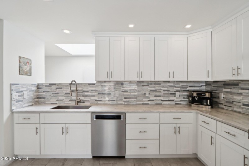 20-web-or-mls-E Kelton Ln-S0708-020