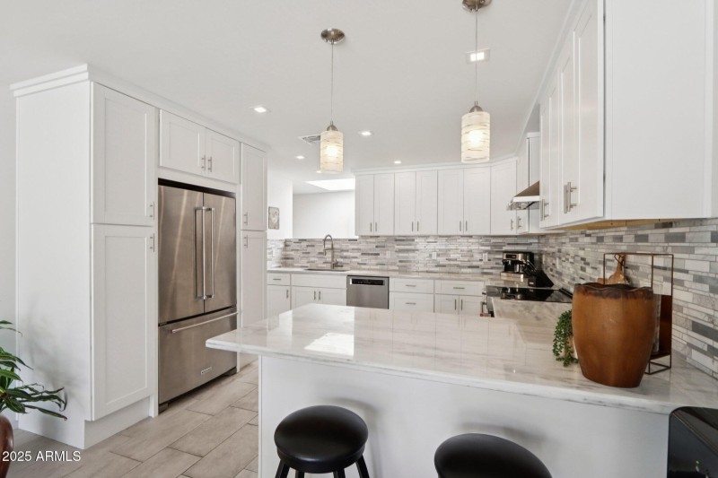 22-web-or-mls-E Kelton Ln-S0708-022