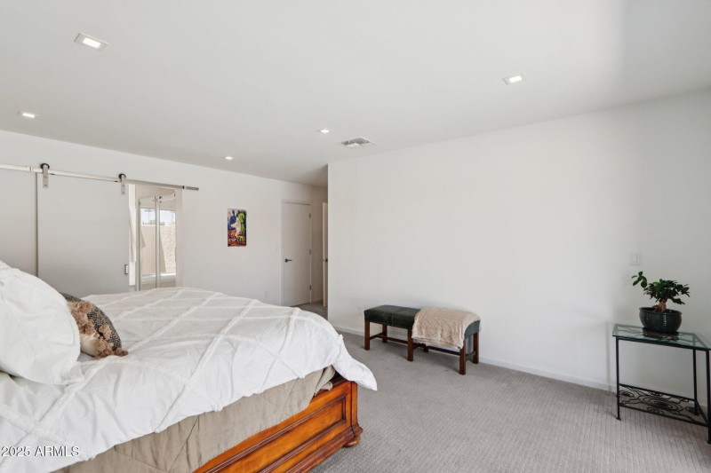 26-web-or-mls-E Kelton Ln-S0708-026