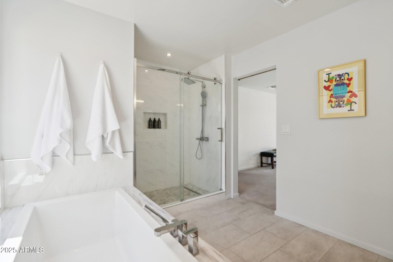 28-web-or-mls-E Kelton Ln-S0708-028