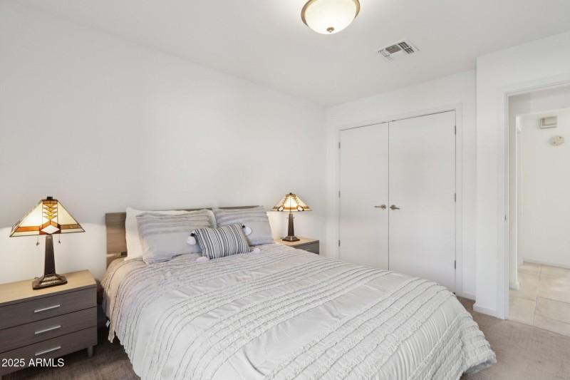31-web-or-mls-E Kelton Ln-S0708-031