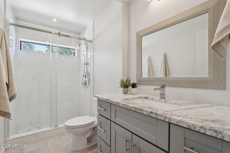 33-web-or-mls-E Kelton Ln-S0708-033