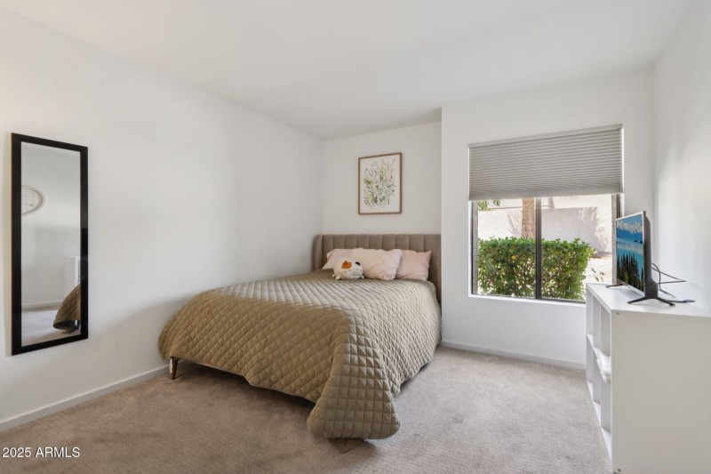 34-web-or-mls-E Kelton Ln-S0708-034