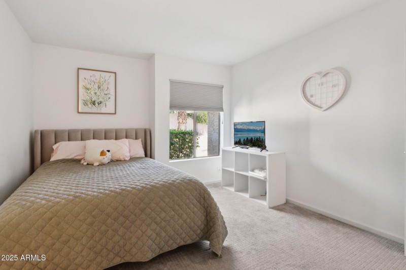 36-web-or-mls-E Kelton Ln-S0708-036