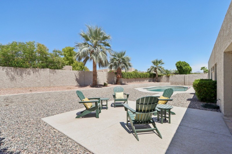 39-web-or-mls-E Kelton Ln-S0708-039