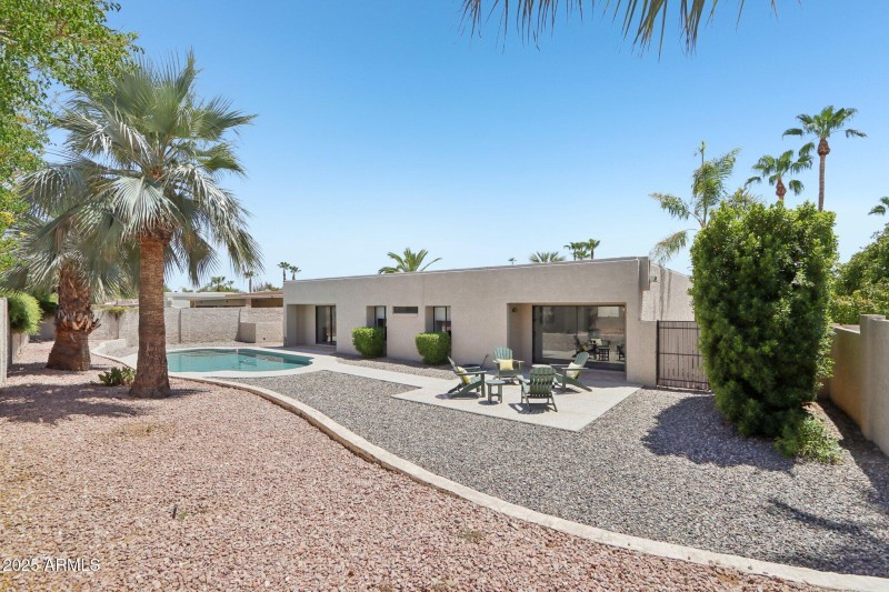 40-web-or-mls-E Kelton Ln-S0708-040