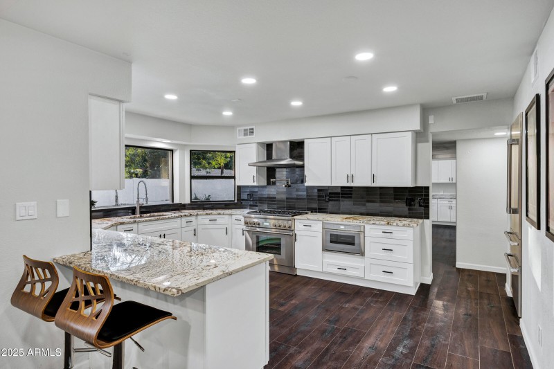 8024 N 7th Ave-17