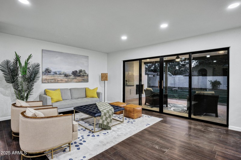 8024 N 7th Ave-10