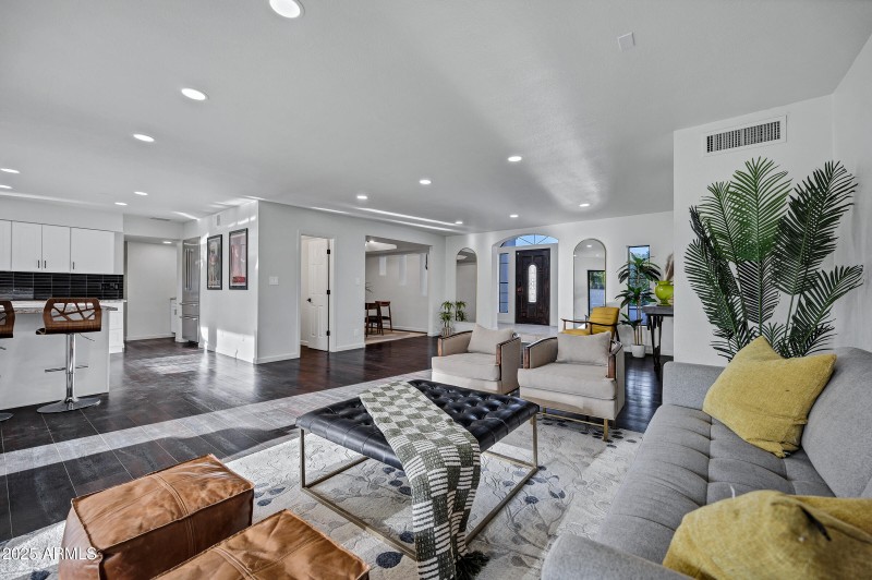 8024 N 7th Ave-11