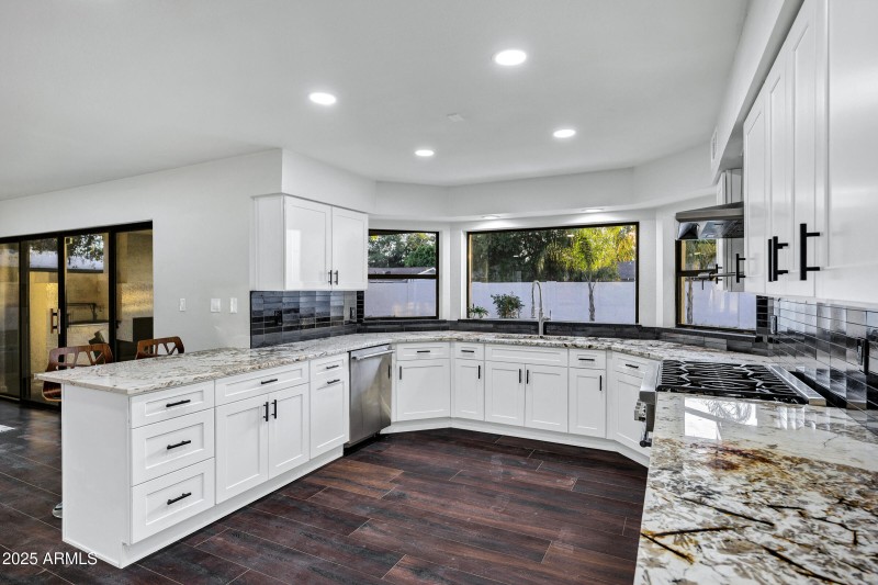 8024 N 7th Ave-20