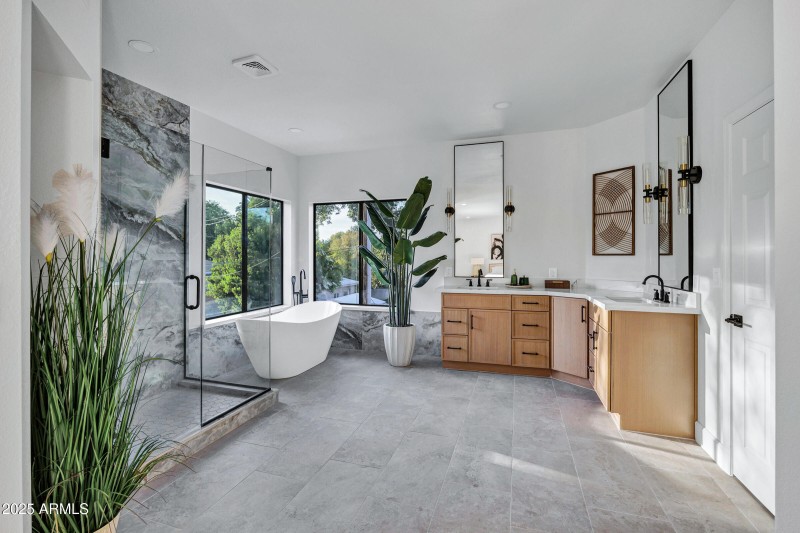 8024 N 7th Ave-40