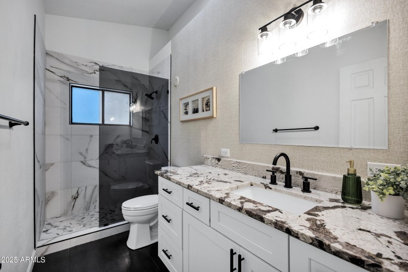 8024 N 7th Ave-30