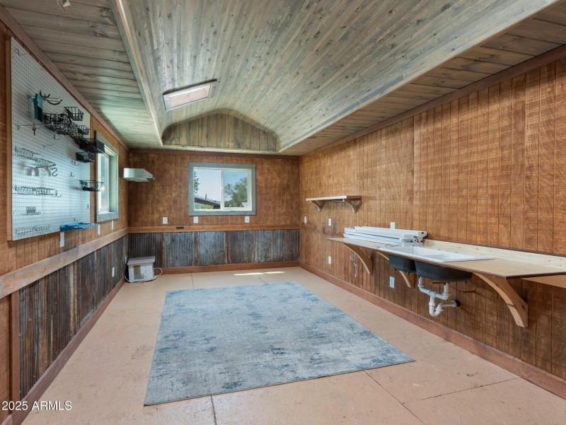 033_studio workshop interior