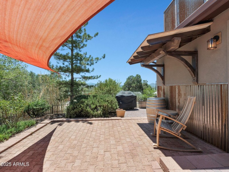 038_Side patio w views