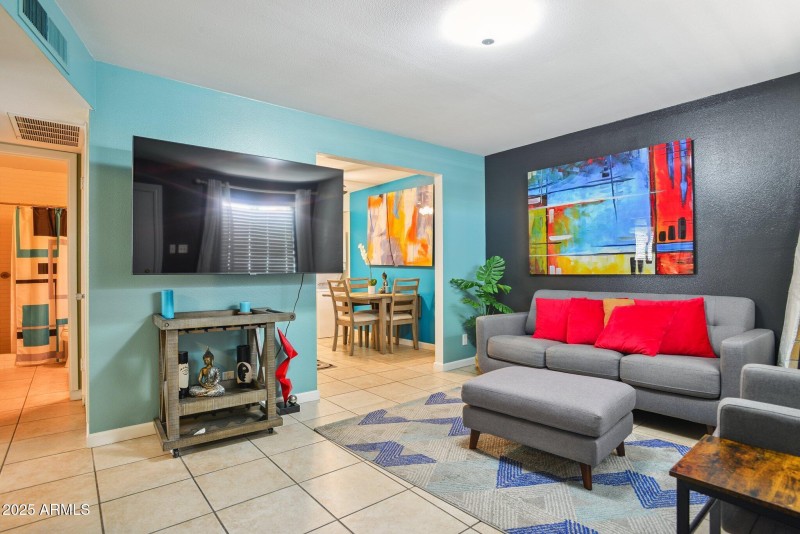 2-web-or-mls-8046-e-oak-st