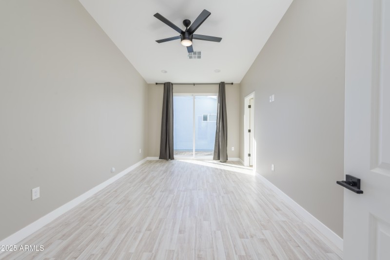 UNIT 1 PRIMARY BEDROOM